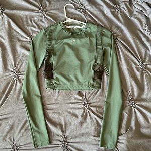 Nike Pro AeroAdapt XS green long sleeve